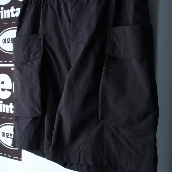 [BUNJANG] Uniqlo Nylon Cargo Banding Shorts Black / (L-XL) 유니클로 반바지 팬츠 카고 밴딩 나일론 블랙-P10479