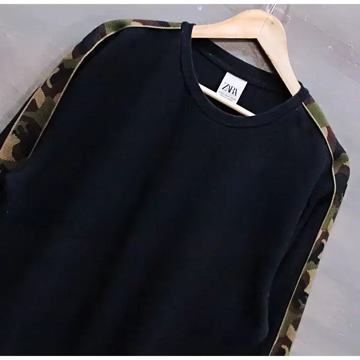 [BUNJANG] ZARA Camouflage Side Line Crew Neck Sweatshirt (Men's XL) / ZARA 자라 카모플라쥬 사이드라인 크루넥 맨투맨 (남성XL)