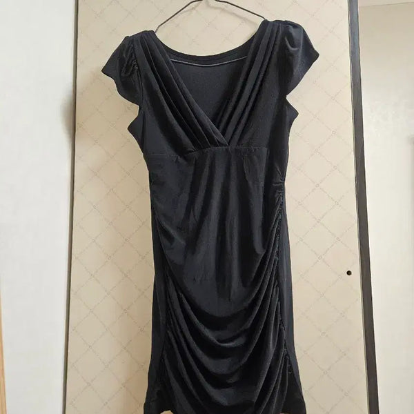 [BUNJANG] Ablie V-Neck Shirring Short Sleeve Mini Dress / 에이블리 브이넥 셔링 반팔미니원피스