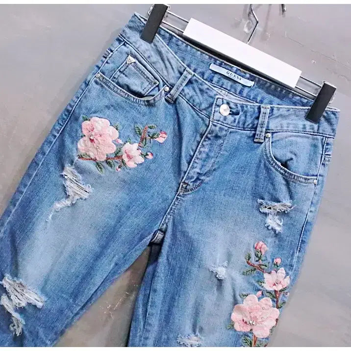 [BUNJANG] Guess Cherry Blossom Embroidery Boyfriend Fit Denim Pants (Women's 24in) / 게스 벚꽃 자수 보이프렌드핏 데님팬츠 (여성24in)