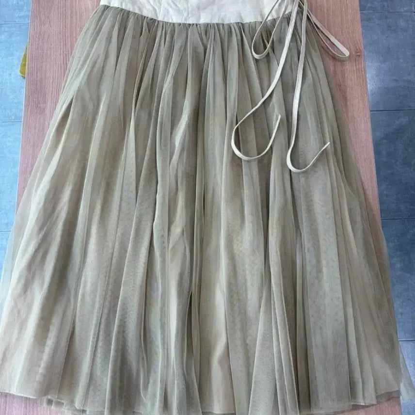 [BUNJANG] Nine Girls Khaki Tulle Skirt / 카키 튤스커트