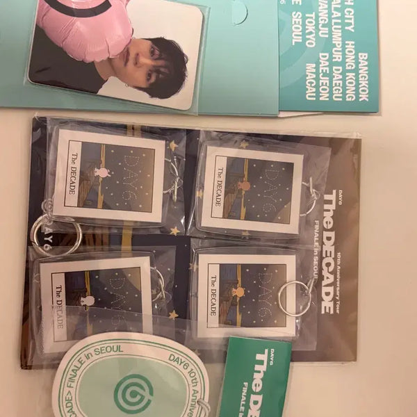 [BUNJANG] Day6 The Dayde Autograph Photocard, Madezone Gift Confetti Keyring Paper Air Freshener Bundle Set / 더 데케이드 데이식스 입장 포카 , 마데존 기프트 컨페티키링 종이 방향제