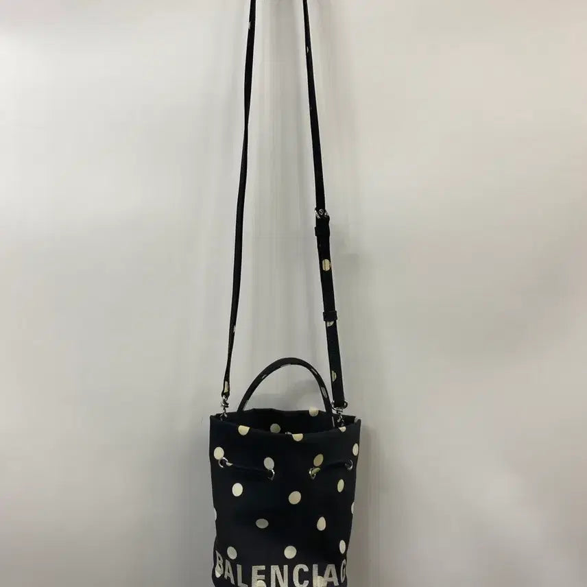 [BUNJANG] Balenciaga Drawstring Bucket Bag / 발렌시아가 드로우스트링 버킷백