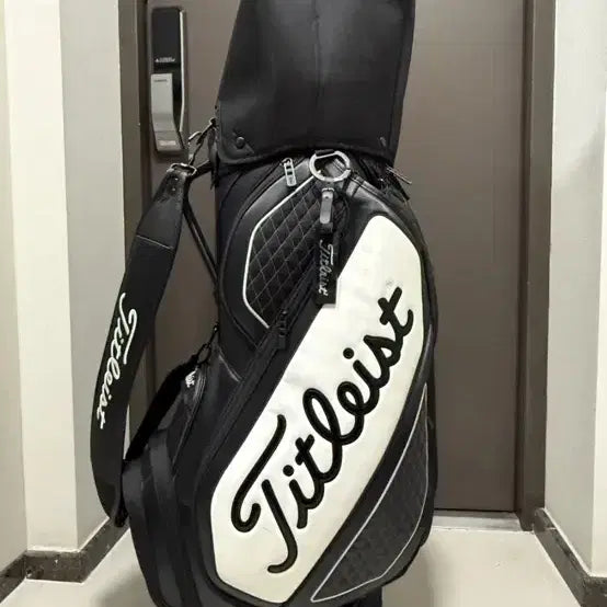[BUNJANG] Titleist Golf Bag Black/White / 타이틀리스트 골프백 블랙 화이트