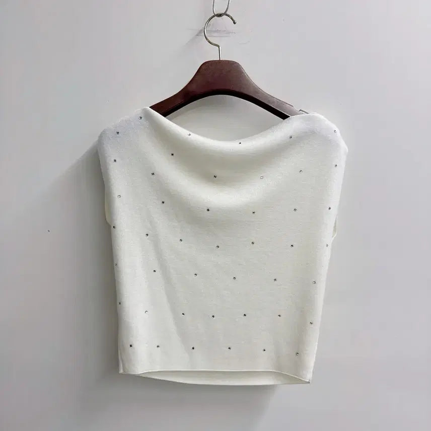 [BUNJANG] Exclusive Custom Cubic Lip Neck Sleeveless Knit Top / Exclusive custom 여리핏 큐빅 입술넥 민소매 니트