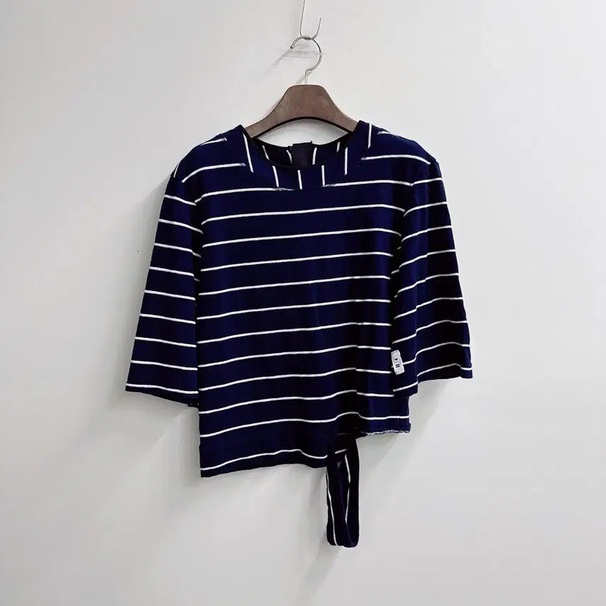 [BUNJANG] 2nd Floor Stripe Asymmetric Detail T-shirt / 2nd floor 세컨플로어 스트라이프 언발 디테일 티셔츠