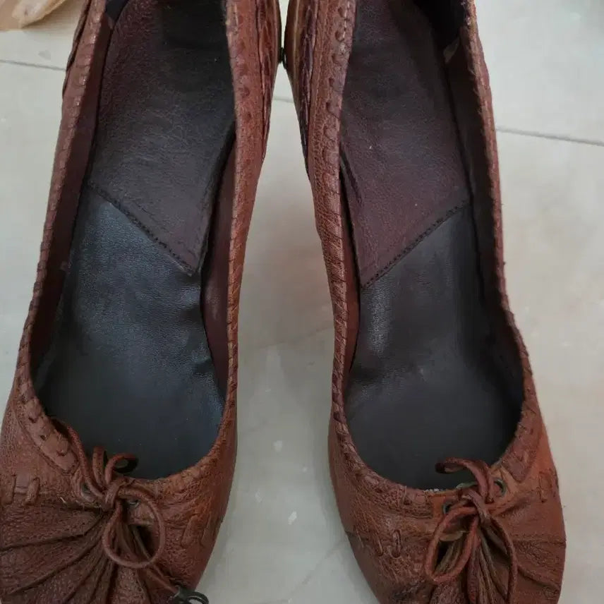 [BUNJANG] Dior Brown Leather Heels with Unique Tusk Detail / 디올 정품 힐 245