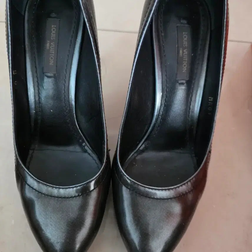[BUNJANG] Louis Vuitton Black Heeled Shoes Size 245 / 루이비통 힐 245