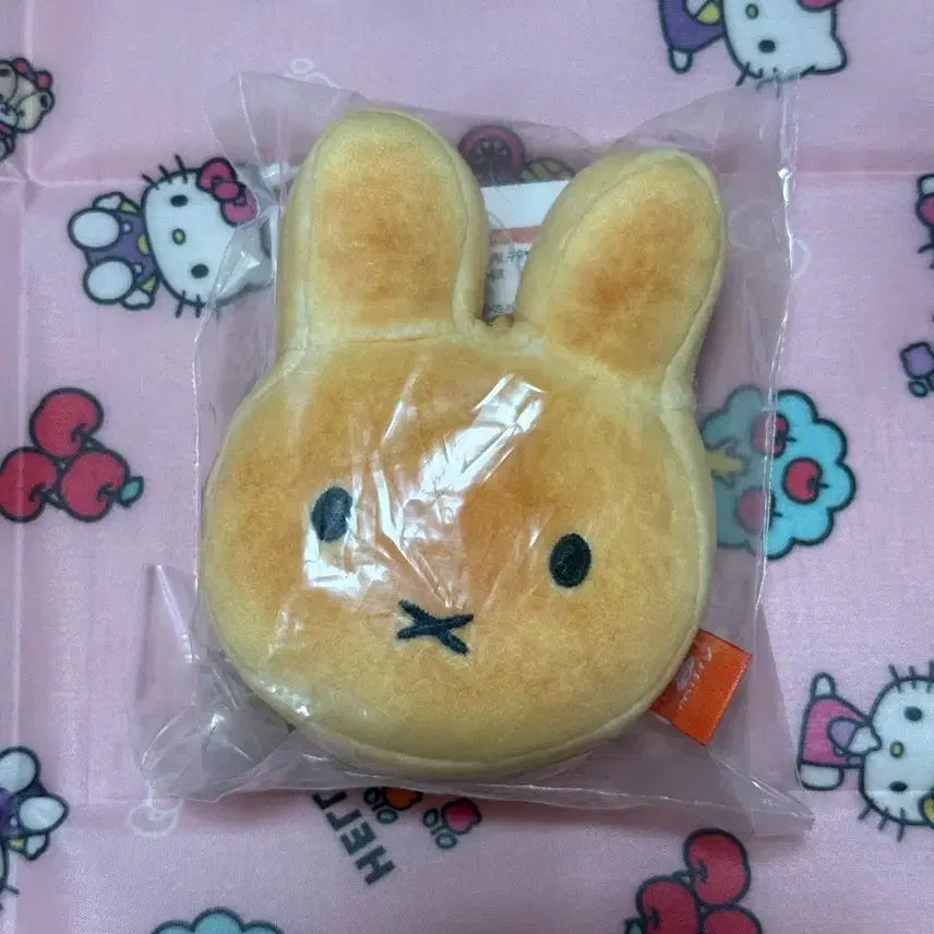 [BUNJANG] Miffy Bread Keychain / 미피 빵 키링