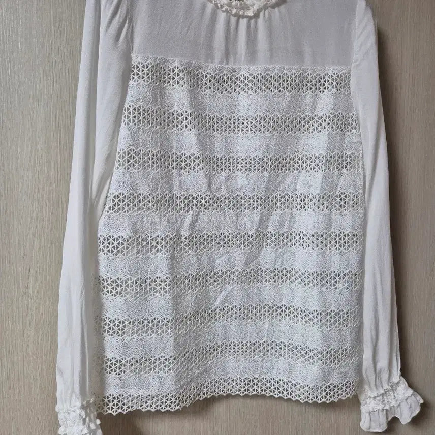 [BUNJANG] Maje Embroidered Blouse Size 1 / (정품) 마쥬 블라우스 자수 블라우스 1사이즈