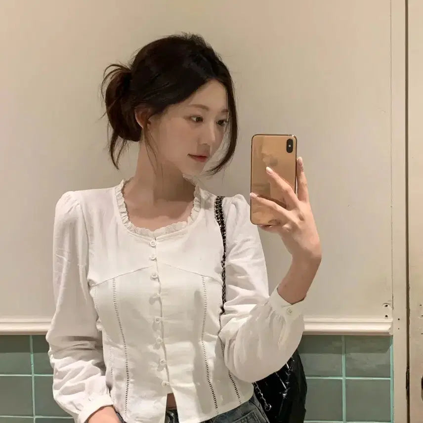 [BUNJANG] Jennieyoh Letter Square Blouse / 제니오 레터 스퀘어 블라우스 / 타낫 온트 시예 리즈 르플레인 웨어웨더
