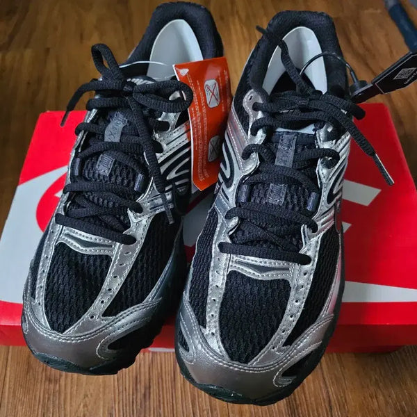 [BUNJANG] Nike Air Max Moto 2K Black Metallic Silver Women's Sneakers / 나이키 에어맥스 모토2k 블랙메탈릭실버