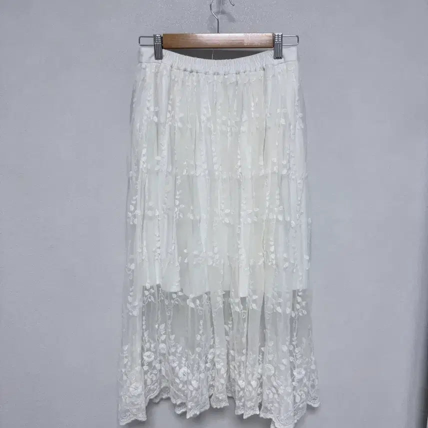 [BUNJANG] Vintage White Lace Embroidered Skirt / 빈티지 화이트 레이스 자수 스커트