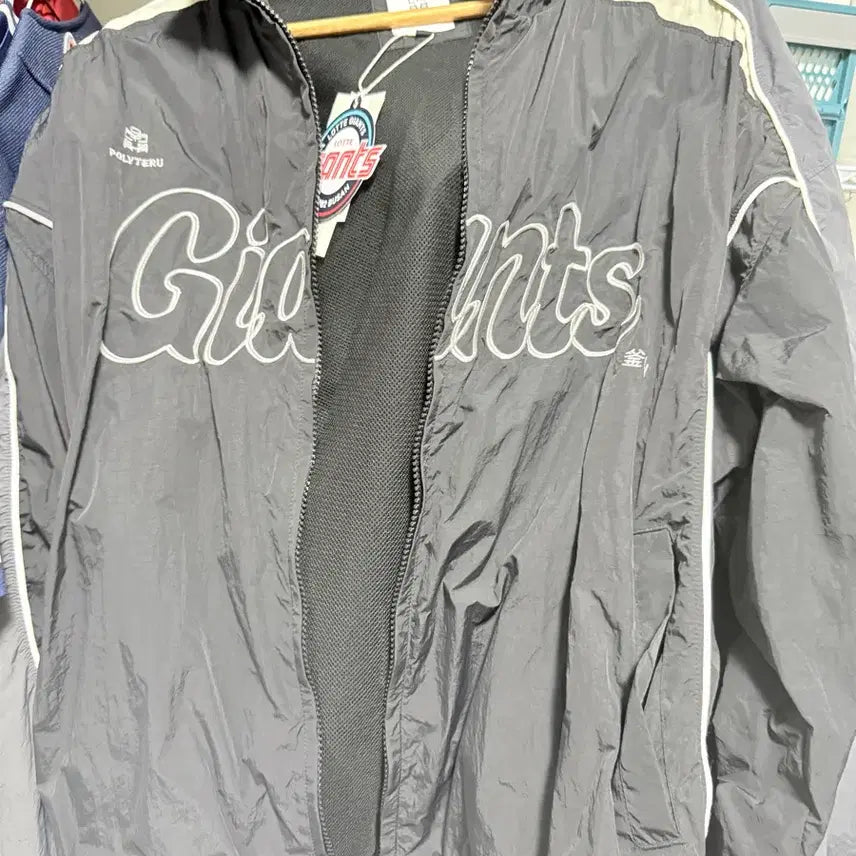 [BUNJANG] Lotte Giants Polyteru Windbreaker Black 110 / 롯데자이언츠 폴리테루 바람막이 블랙 110