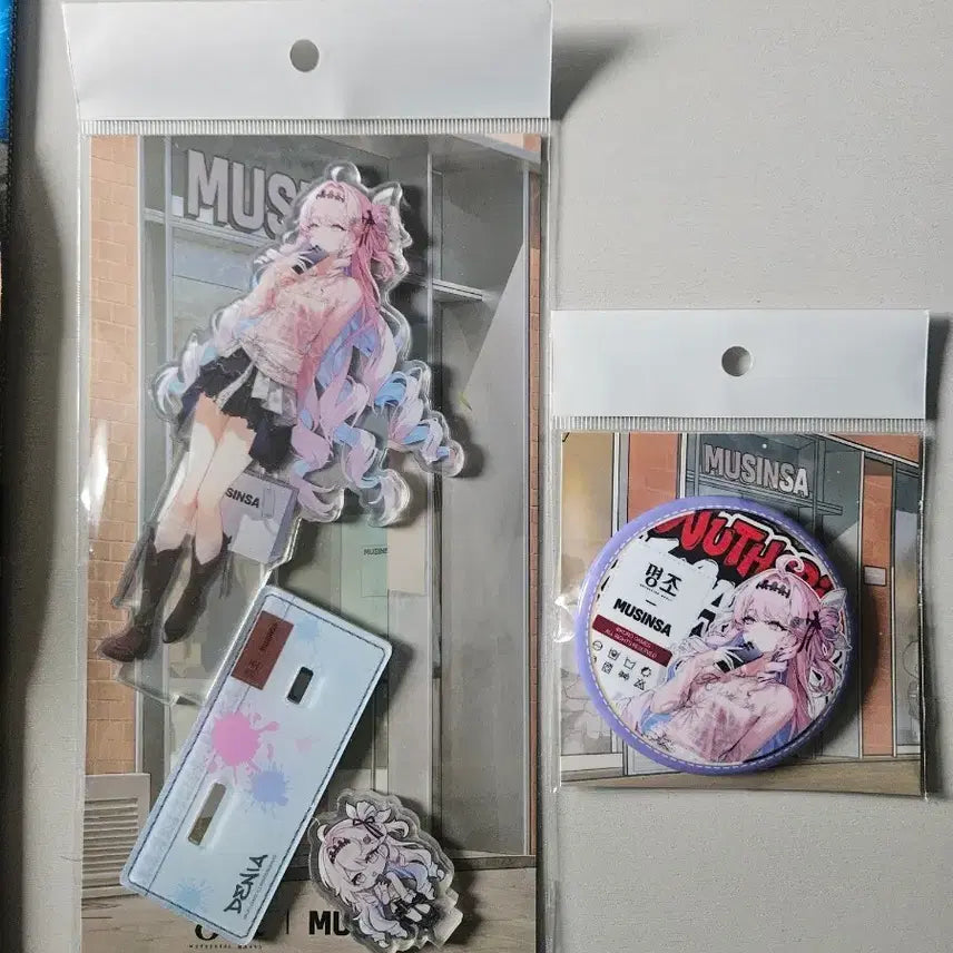 [BUNJANG] Myeongjo Denia Musinsa Acrylic & Can Badge Set / 명조 데니아 무신사 아크릴,캔뱃지