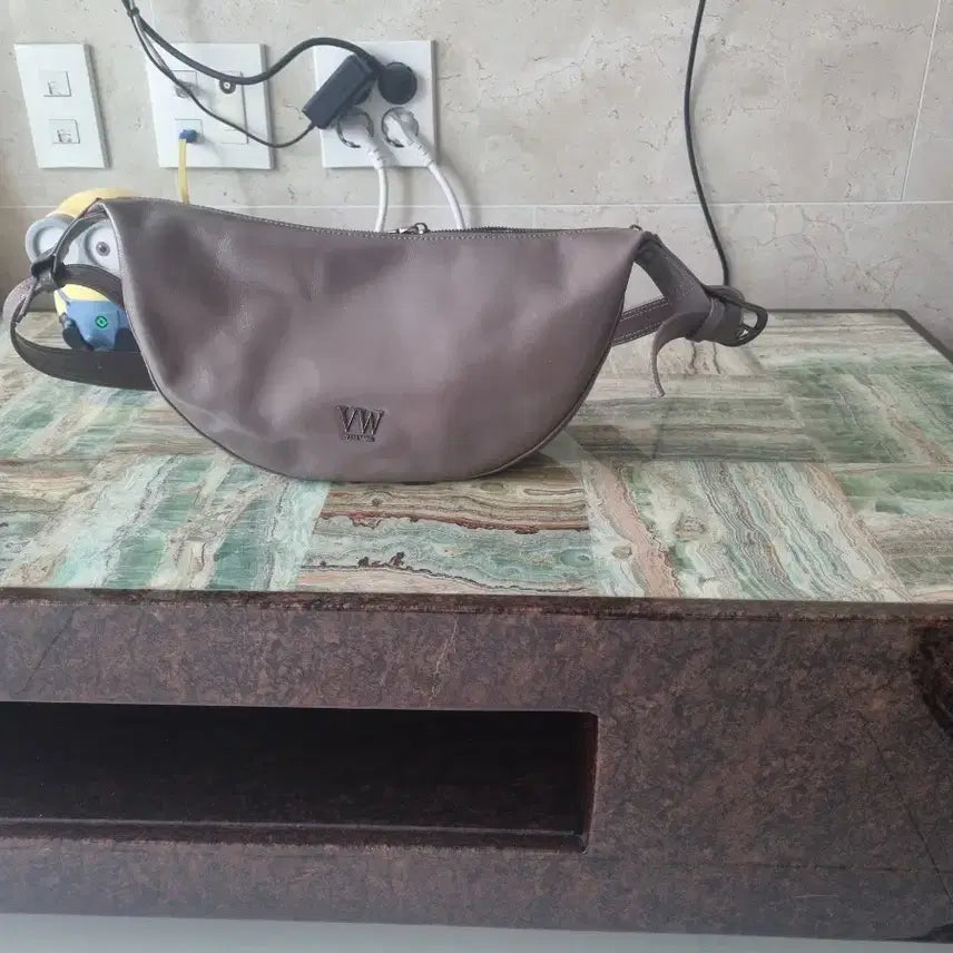 [BUNJANG] Vera Wang Croissant Bag Etoupe / 베라왕 크루아상백