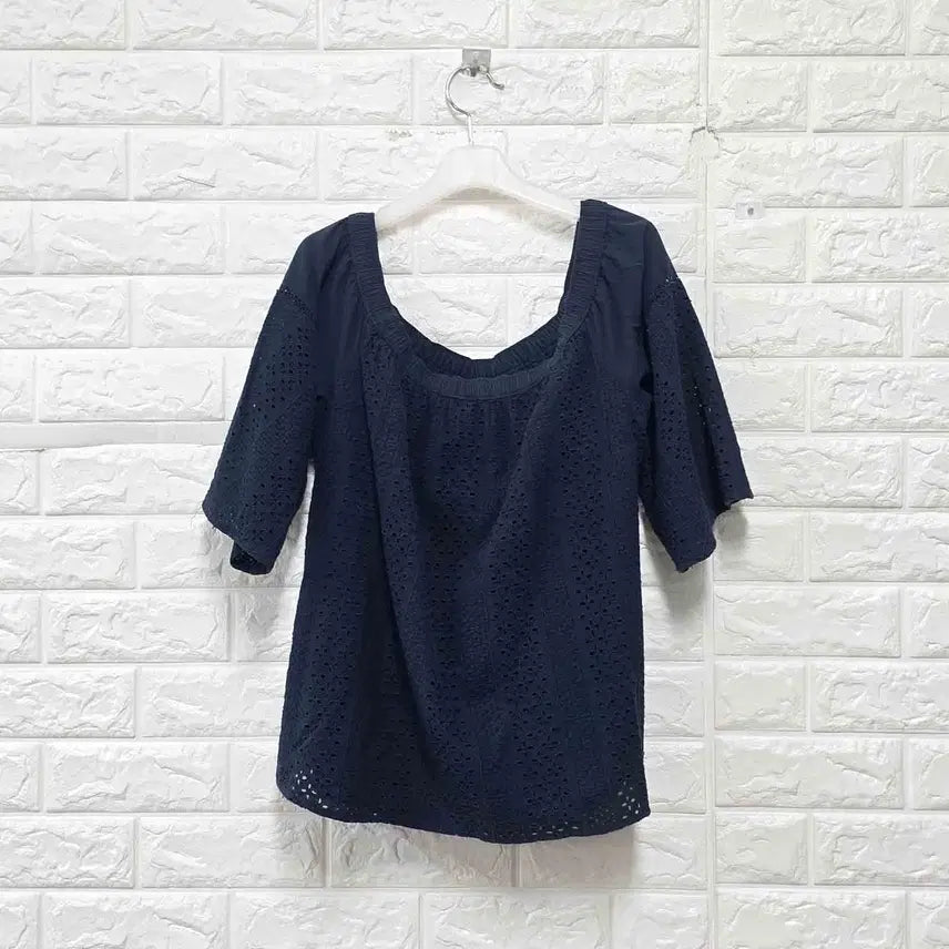 [BUNJANG] Abercrombie & Fitch Shoulder Neck Punching Blouse / M 아베크롬비 숄더넥 펀칭 블라우스 E23