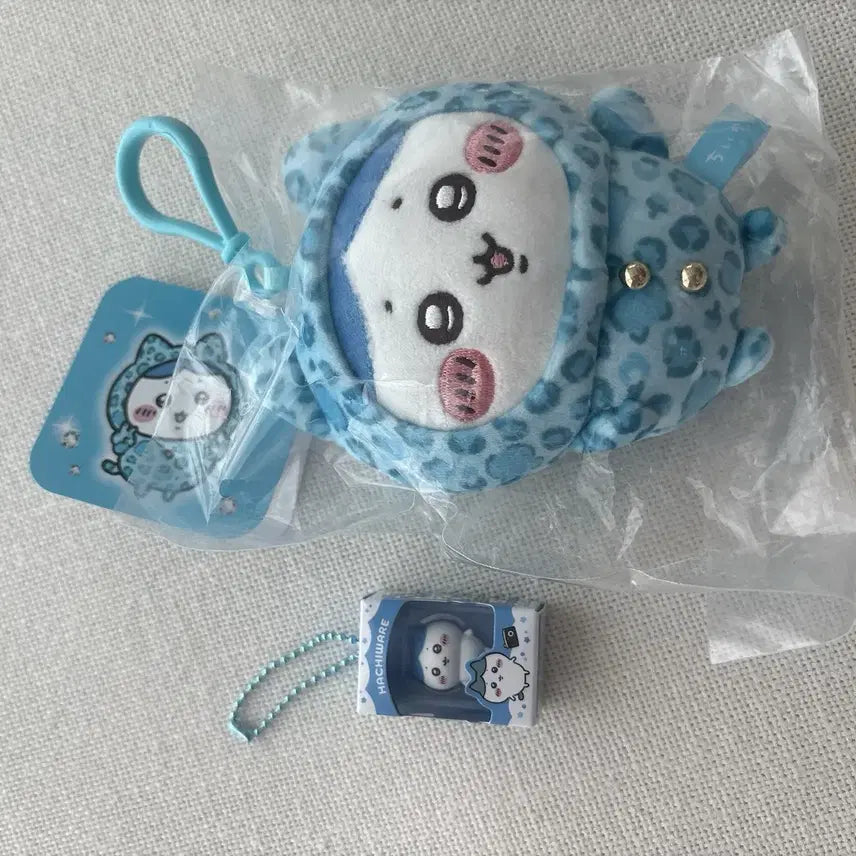 [BUNJANG] Chiikawa Hachiwara Pajama Plush Keychain & Rice Ball Figure Set / 치이카와 초코 박스 쌀알 피규어 하치와레 파자마 인형 키링 세트