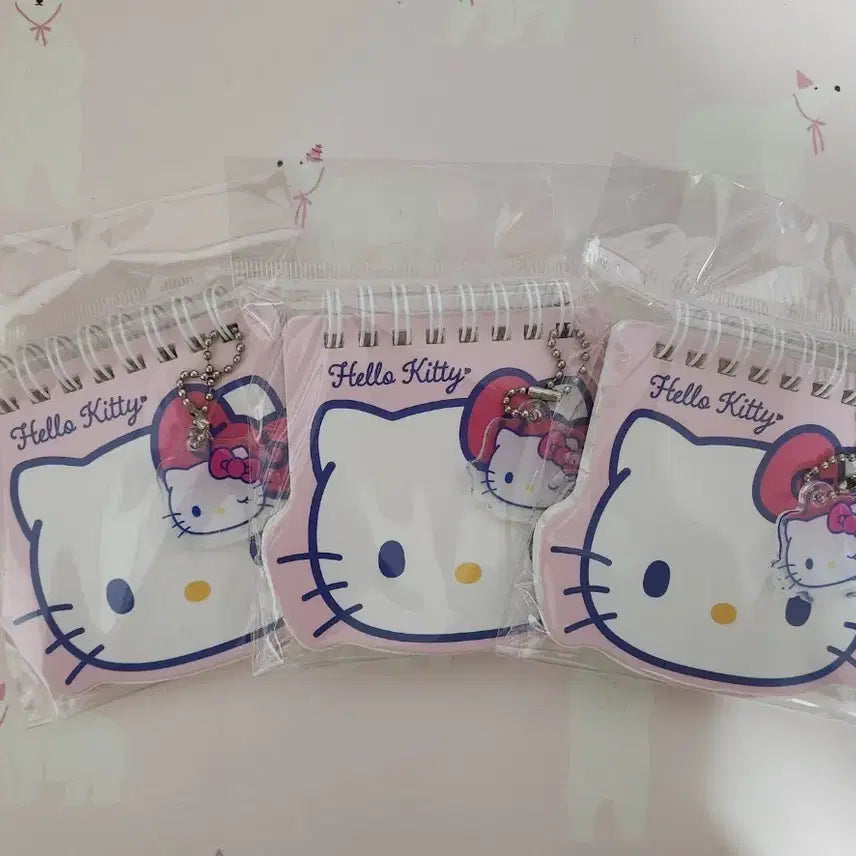 [BUNJANG] Sanrio Hello Kitty Face Shaped Mini Notebook with Acrylic Keychain / 산리오 헬로키티 모양수첩 메모장 메모지
