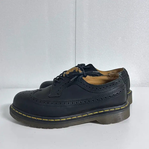 [BUNJANG] Dr. Martens Brogue Wingtip Shoes (US 7) / 닥터마틴 브로그 윙팁(250)