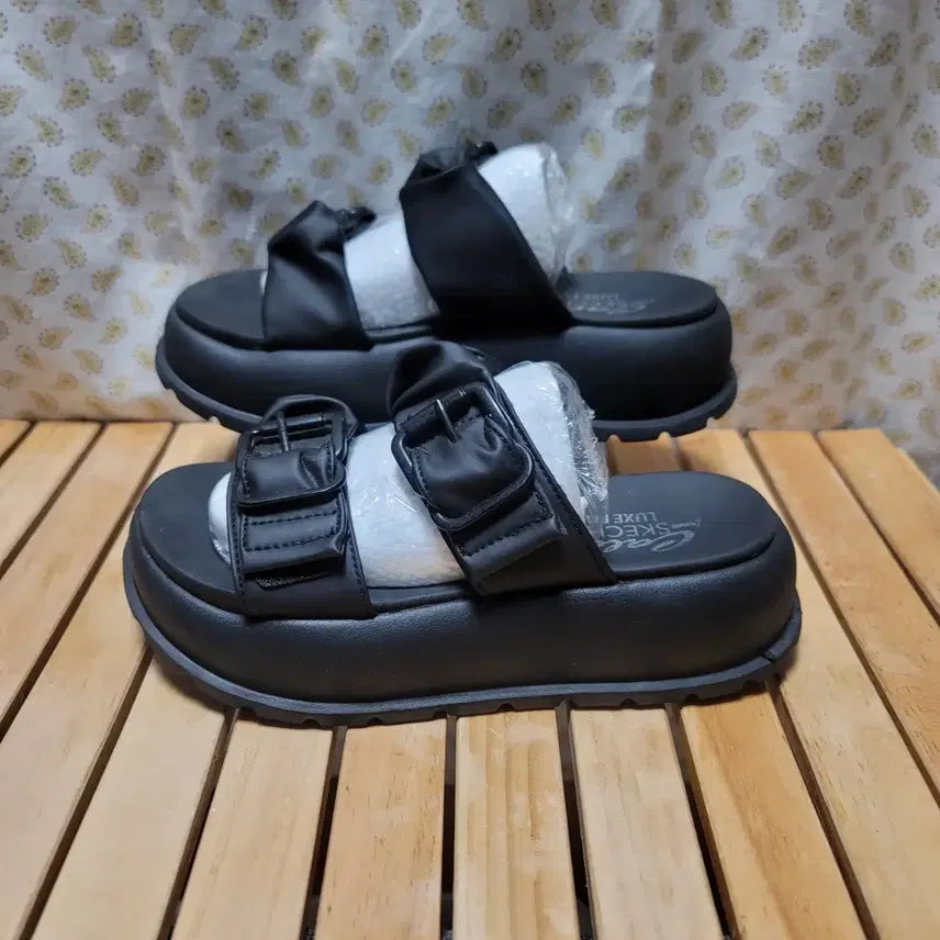 [BUNJANG] Skechers Luxe Slide Sandals 230-235 / 스케쳐스 샌들 슬리퍼 230-235