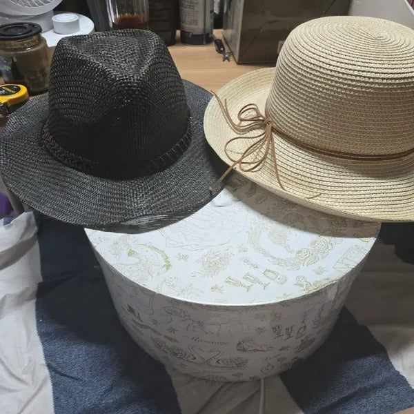 [BUNJANG] Black and Beige Fedora Hat Set / 모자 2개 검정/베이지
