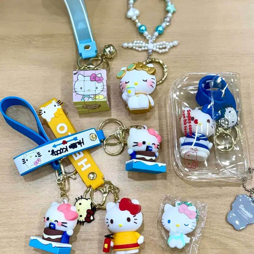 [BUNJANG] Hello Kitty Charm Set (7 Types) / 헬로키티 인형뽑기가챠피규어굿즈키링열쇠가방고리 7종 세트 일괄