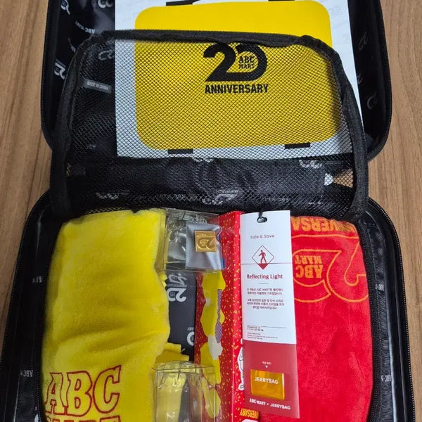 [BUNJANG] ABC-MART 20th Anniversary Limited Edition Pouch Set / ABC-MART 20주년 기념으로 출시된 한정판 파우치 세트