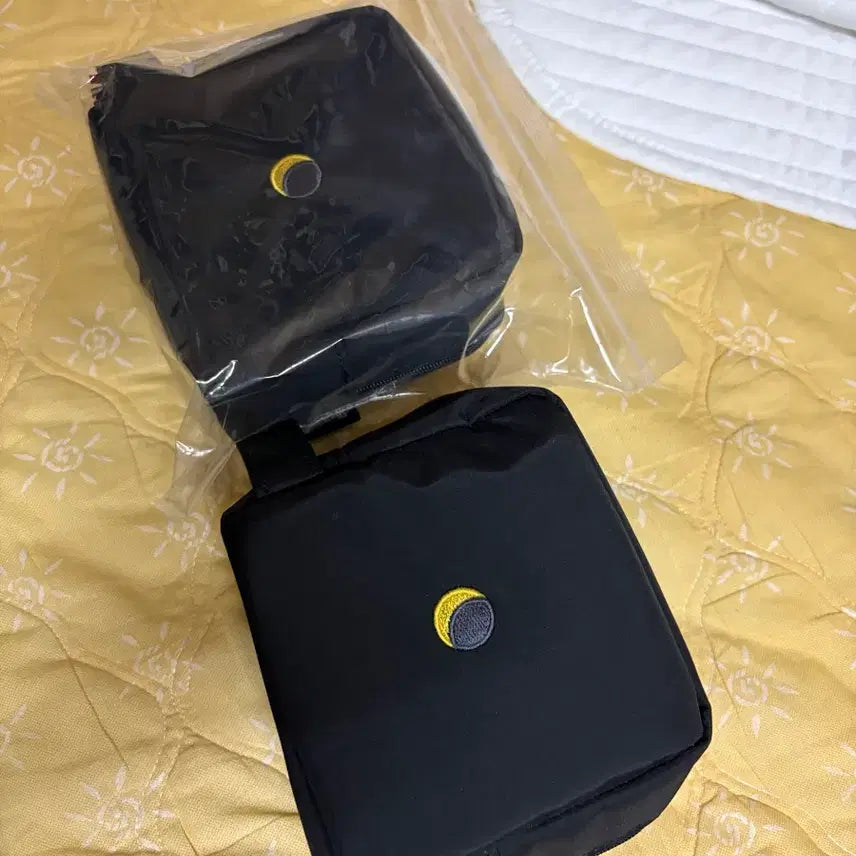 [BUNJANG] Durable Travel Pouch / <새것> 탄탄한 여행용 파우치