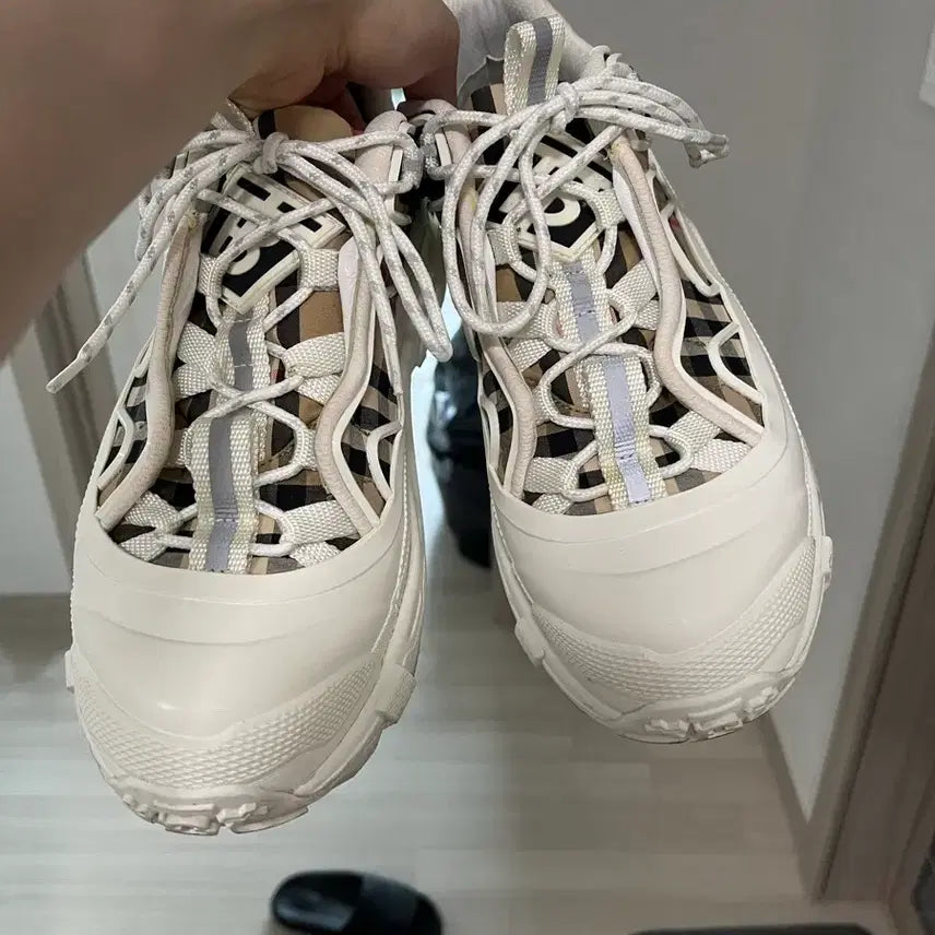 [BUNJANG] Burberry Sneakers / 버버리 스니커즈 판매합니다