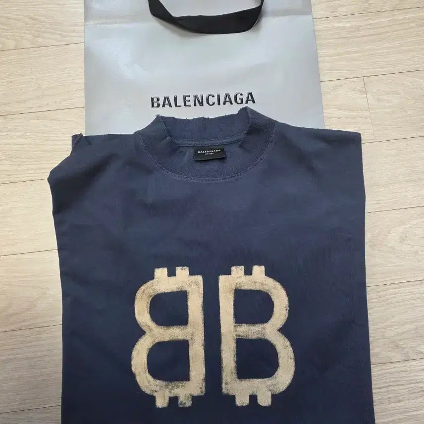 [BUNJANG] Balenciaga Oversized Vintage T-Shirt / 정품)발렌시아가 오버사이즈 반펄 티셔츠 새거 팔아요.