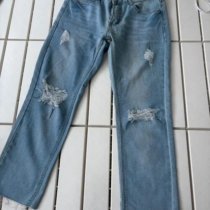 [BUNJANG] Light Wash Distressed Denim Jeans / 데미지 워싱 청바지 연청