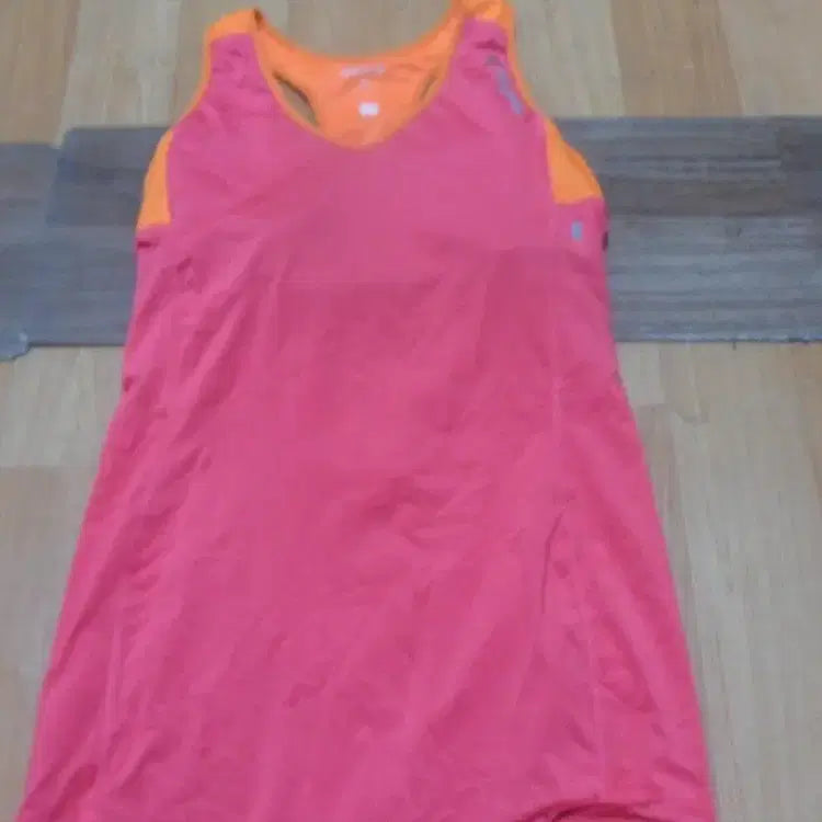 [BUNJANG] Reebok Women's Sleeveless Sports Tank Top / 6천원구제 리복 여성 민소매 티셔츠 나시 스포츠웨어 4