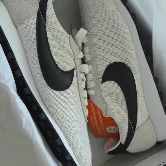 [BUNJANG] Nike Women's Mesh Sneakers (235) / (새제품)나이키 우먼  매쉬 운동화 235