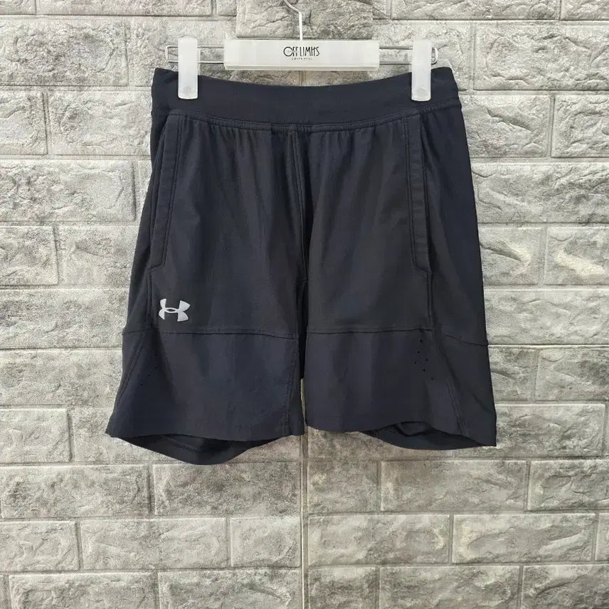 [BUNJANG] Under Armour Women's Black Shorts (Waist 26-28 Inches) / 언더아머 여자  반바지 블랙 허리 26-28인치