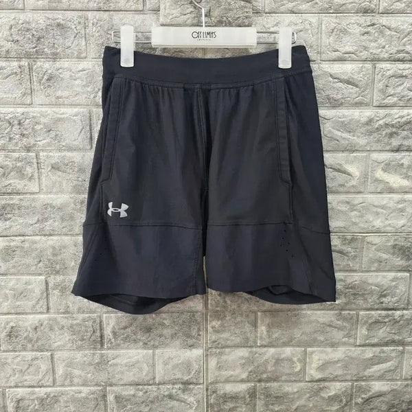 [BUNJANG] Under Armour Women's Black Shorts (Waist 26-28 Inches) / 언더아머 여자  반바지 블랙 허리 26-28인치