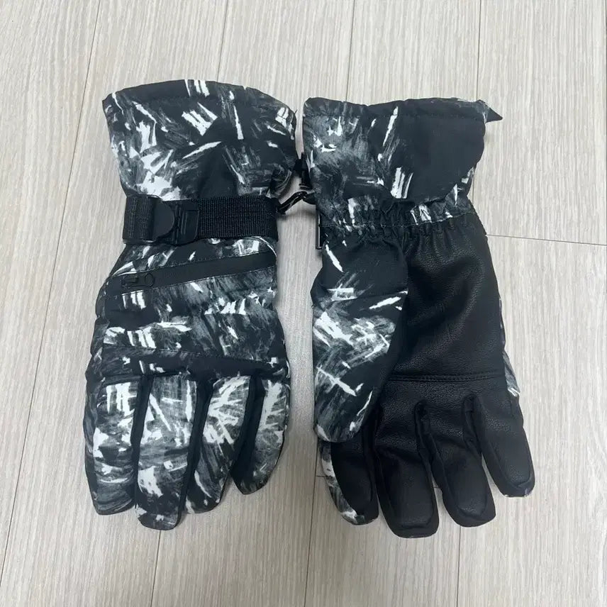 [BUNJANG] Waterproof Windproof Ski Gloves - Black White Pattern - L Size / 스키용 장갑 블랙 화이트 패턴