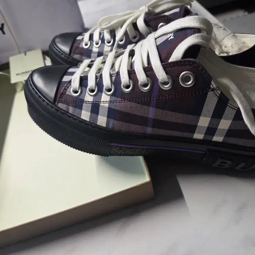 [BUNJANG] Burberry Check Pattern Low-Top Sneakers / 버버리 로우탑 스니커즈