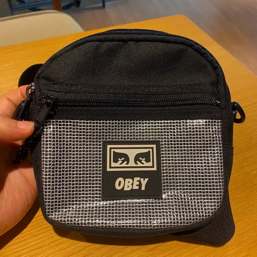 [BUNJANG] OBEY Small Messenger Bag Black / [OBEY] 오베이 스몰 메신저 백 OS