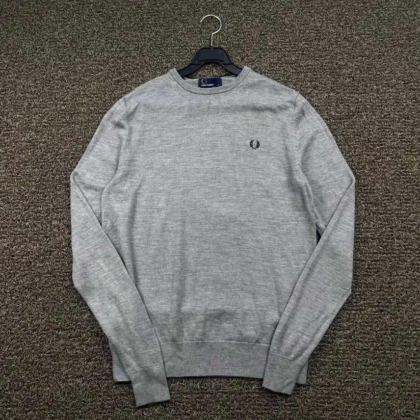 [BUNJANG] Fred Perry Embroidered Logo Grey Knit / 프레드페리 자수로고 그레이 니트