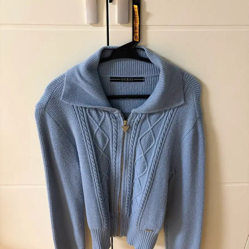 [BUNJANG] Guess Sky Blue Cable Knit Cardigan / [오늘 급처] 게스 하늘색 가디건