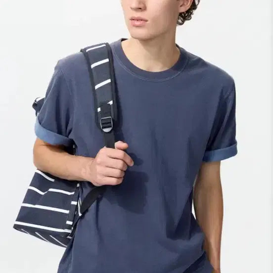 [BUNJANG] Uniqlo JW Anderson Colorblock T-Shirt Navy / 유니클로 JW앤더슨 바이컬러T 네이비