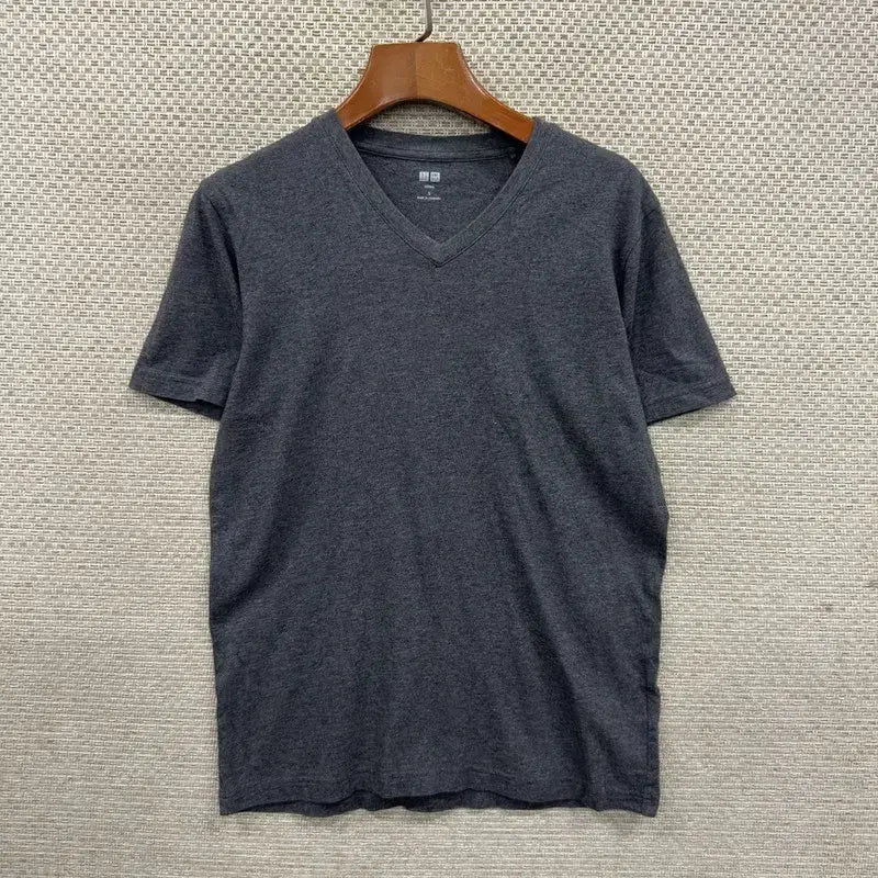 [BUNJANG] Uniqlo V-Neck Short Sleeve T-Shirt - Size S / 유니클로 브이넥 반팔티 S D01942
