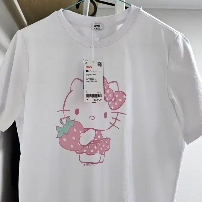 [BUNJANG] Spao Hello Kitty Strawberry Graphic T-Shirt / 스파오 키티티