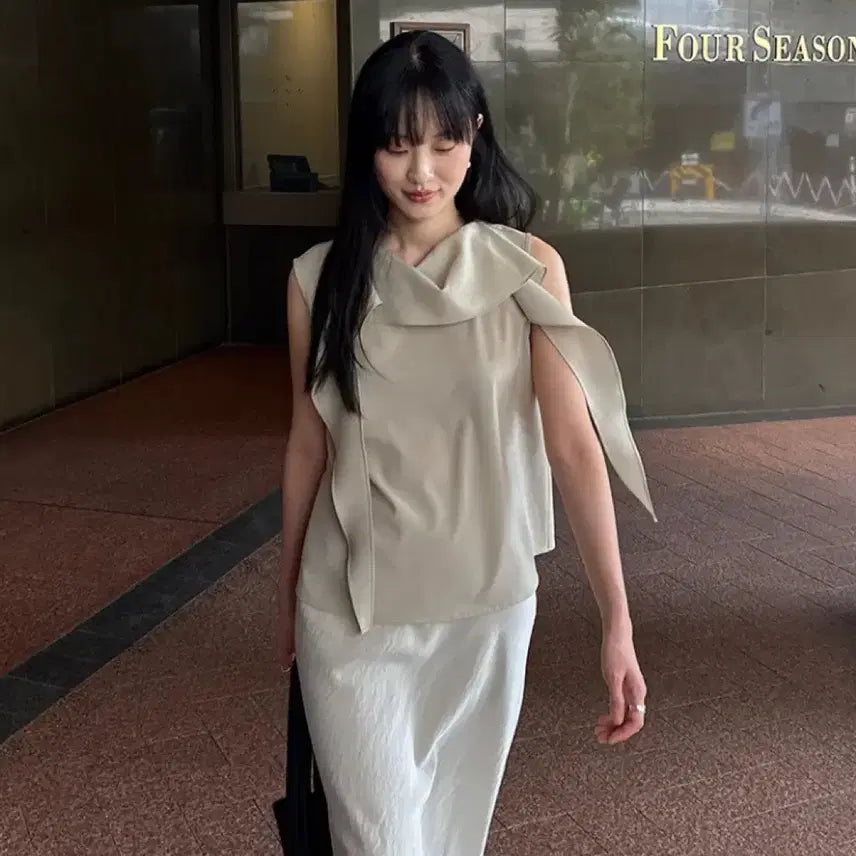 [BUNJANG] Arto Tie-Neck Sleeveless Blouse - Beige / 아르토 Tie-Neck Sleeveless Blouse_Begie