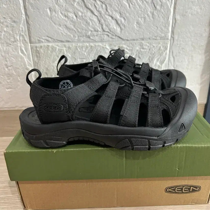 [BUNJANG] Keen Newport H2 Sandals Black / 새상품 235  킨 뉴포트 H2 샌들 블랙