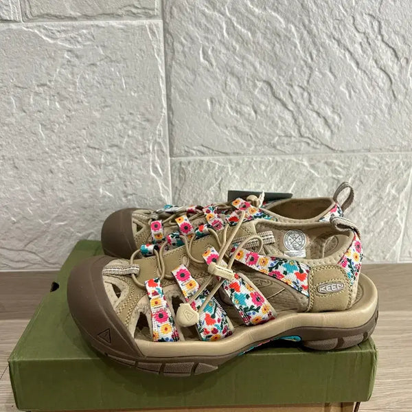 [BUNJANG] Newport Retro Cream Women's Sandals / (새상품) 240 킨 뉴포트 레트로 크림 여성 샌들