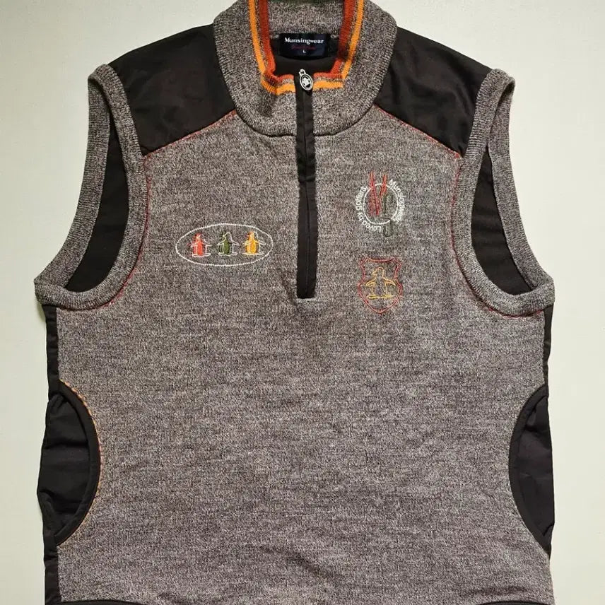 [BUNJANG] Munsingwear Penguin Embroidery Golf Knit Vest / 먼싱웨어 펭귄자수 골프니트조끼
