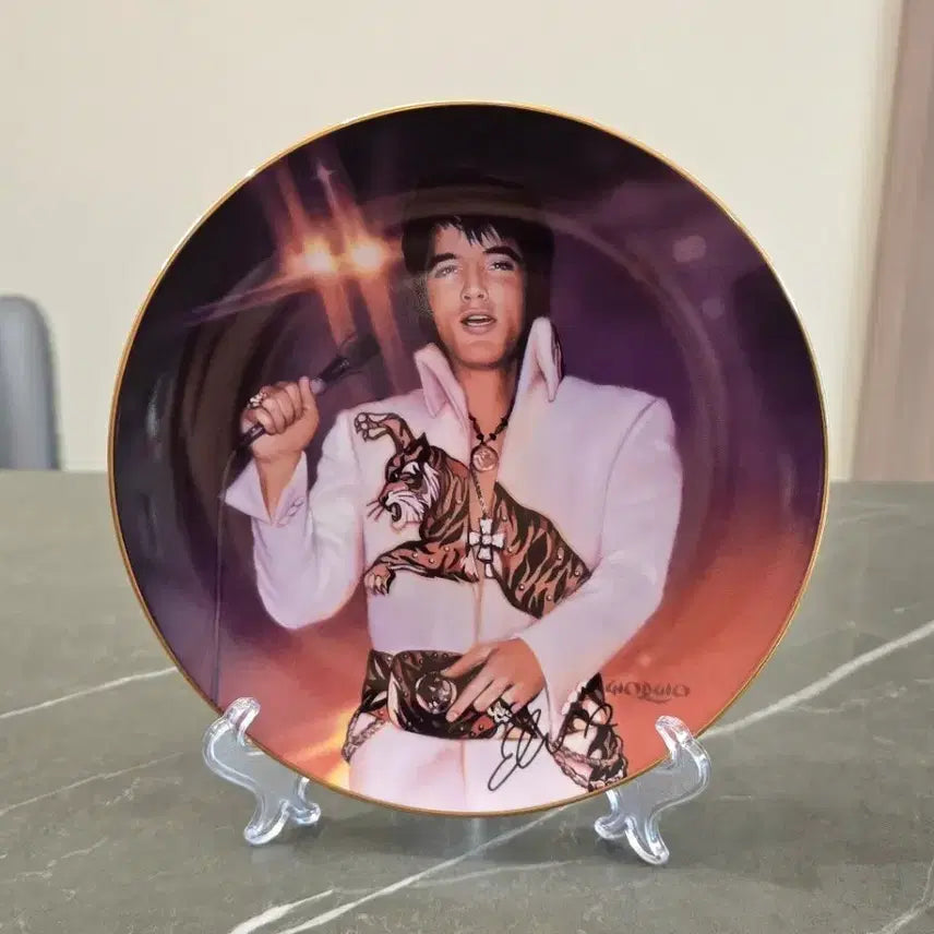 [BUNJANG] Elvis Presley "THE SUPERSTAR" Limited Edition Plate (1995) / 1995년 엘비스 프레슬리 "THE SUPERSTAR" 한정판 접시