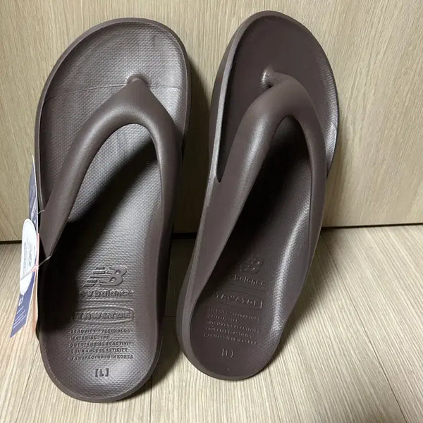 [BUNJANG] New Balance x To&Co Flip Flops Brown (L260-275) / 새상품 L260~275 뉴발란스x토앤토 플립플랍 브라운